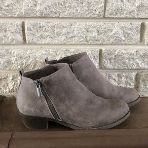 Carlos Santana Brie Doe colored booties size 7.5